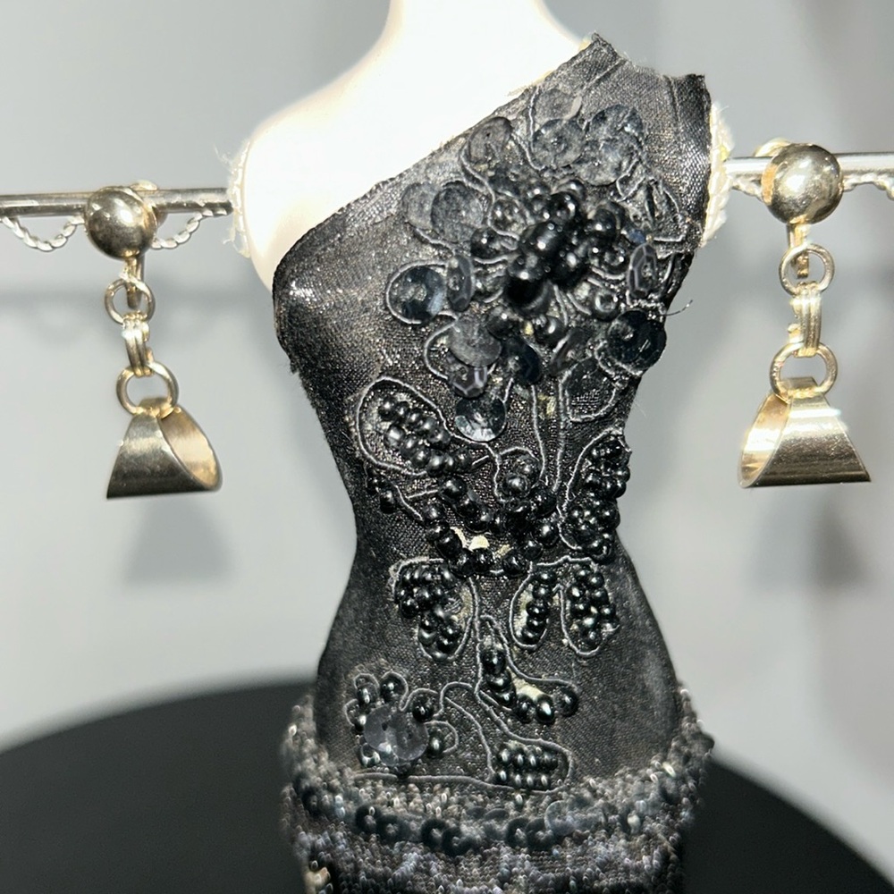 Vintage screw back earrings